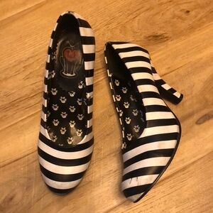 Tuk black and white striped heel